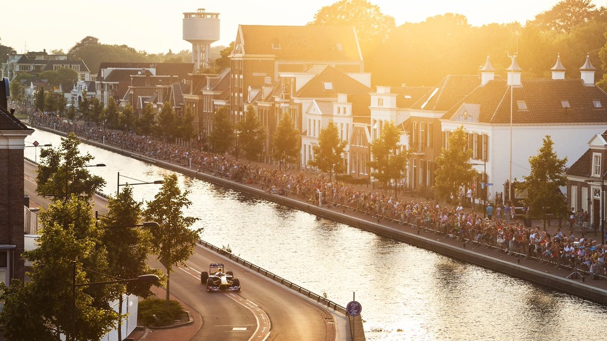 Spectaculaire race demonstraties in het centrum van Assen